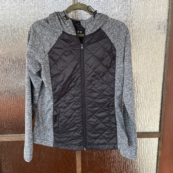 Forever 21 Sports luxe quilted jacket size L. EUC - Picture 1 of 3